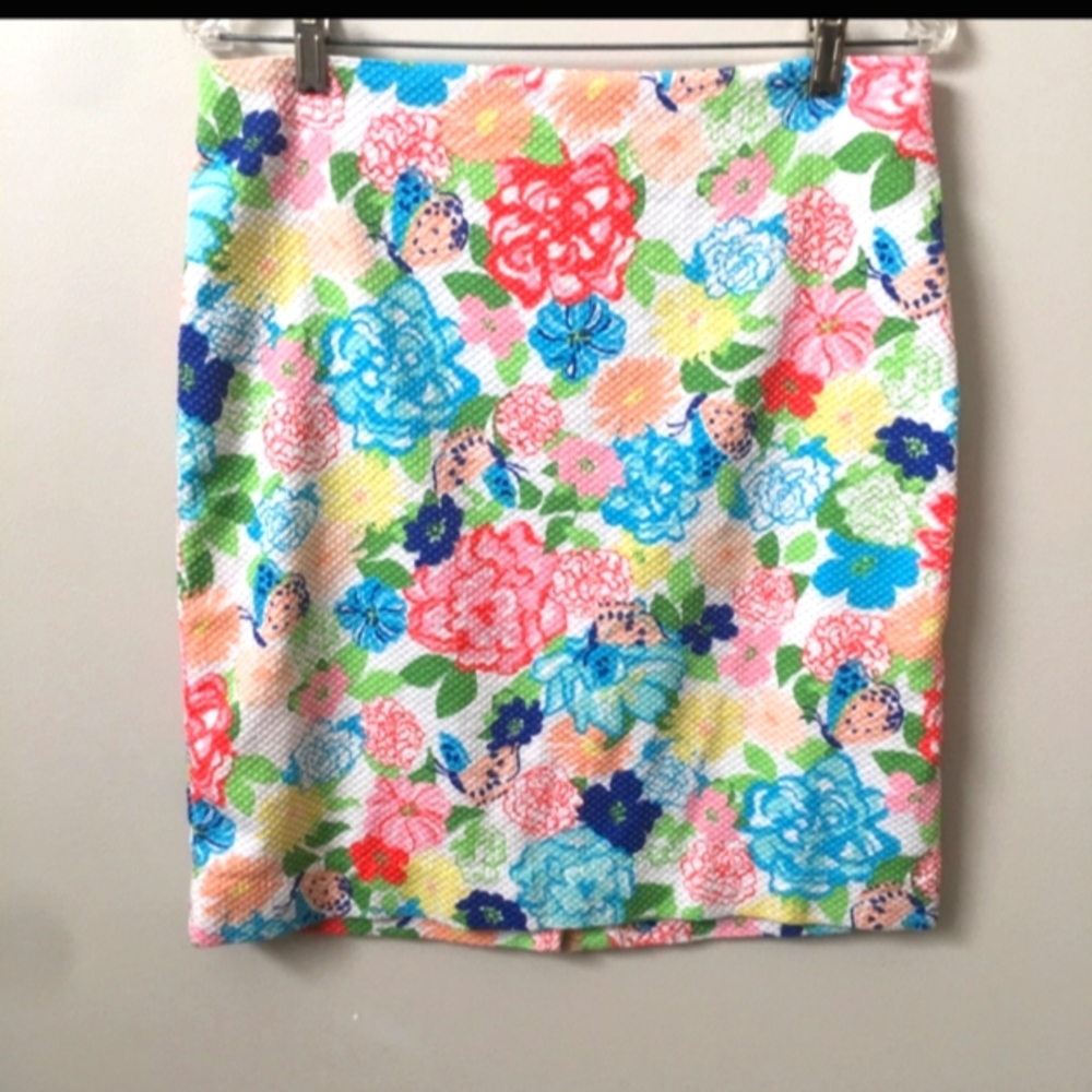 Talbots Floral with Butterflies Textured Skirt in Beautiful Pastel Colors🩵🩷🤍